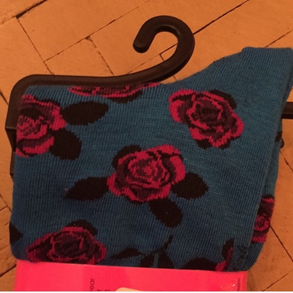 Betsey Johnson 5 Pair Crew Socks Floral NWT - Picture 6 of 6